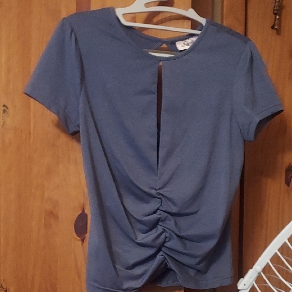 Double Keyhole Top - Picture 5 of 5